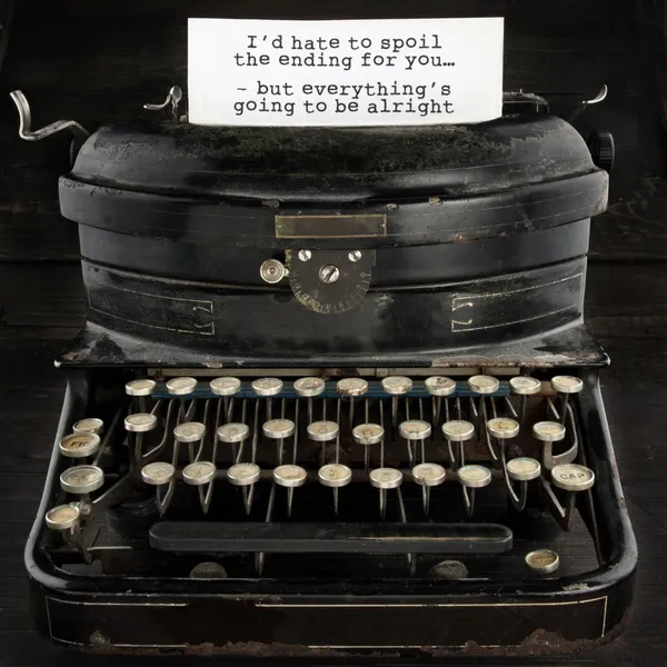 Antigua máquina de escribir antigua con texto Imágenes de stock libres de derechos
