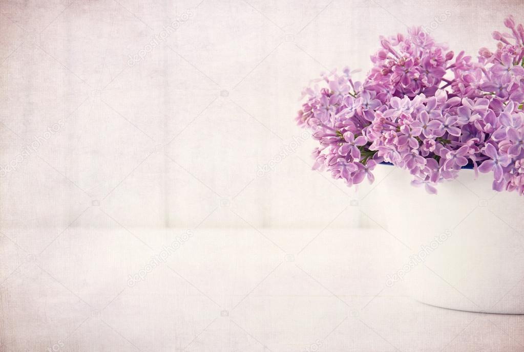 Purple lilac spring flowers on vintage textured background — Stock
