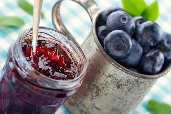 Confiture dans un pot en verre — Photo