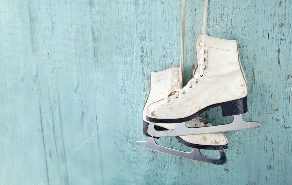 https://st.depositphotos.com/1579821/3216/i/950/depositphotos_32169375-stock-photo-womens-ice-skates-hanging-on.jpg