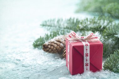 Noel hediyesi bir açık mavi renkli