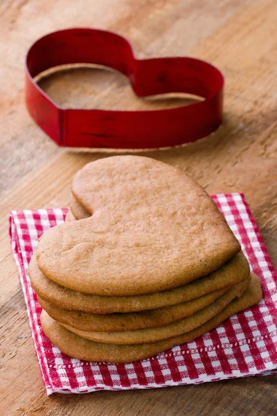 Cookie cutter and homemade Xmas gingerbreads — Stock Photo, Image