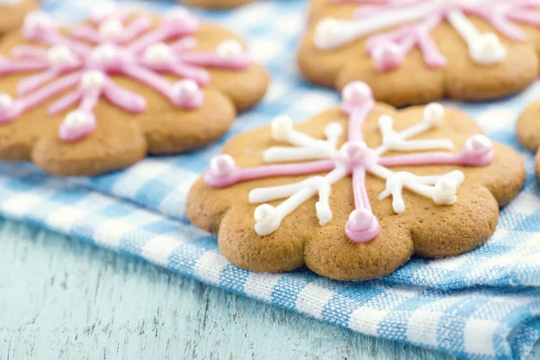 Christmas gingerbread cookies with frosting — Stock Photo, Image
