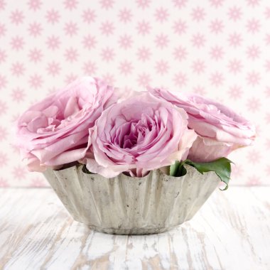 Bir buket pembe gül.