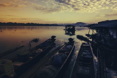 Mekong Nehri 'ndeki insanların yaşam tarzı. Chiang Khan, Tayland.