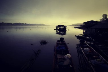 Mekong Nehri 'ndeki insanların yaşam tarzı. Chiang Khan, Tayland.