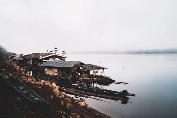 Mekong Nehri 'ndeki insanların yaşam tarzı. Chiang Khan, Tayland.