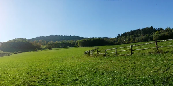 Pohled Ohrady Pro Koně Krajinu Krásné Letní Počasí — Stock fotografie