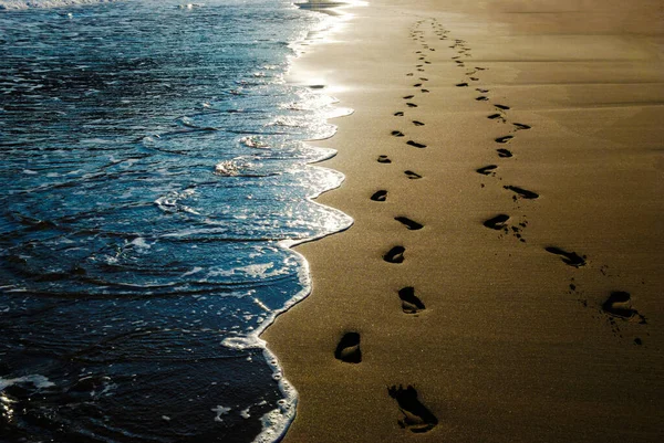 Twee Paar Voetafdrukken Het Zand Het Strand Stockfoto