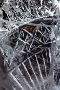 Kalın kıvırcık buzun kusursuz dokusu. Kış konsepti, don desenleri.