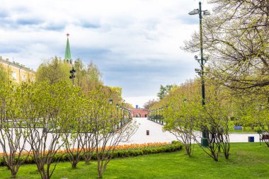 6 Mayıs 2021, Rusya, Moskova. Kızıl Meydan yakınlarındaki Alexander Garden manzarası. Kimse..