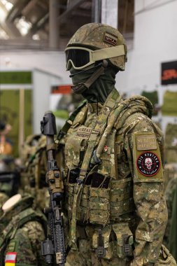 20.02.2022, Rusya, Moskova. Kamuflaj askeri giyim mağazası. Askeri giysili manken.,