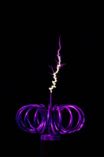 Tesla Coil, Experiments and Induction of Electric Current. The Origin of Lightning. Black background, copyspace — Stock Photo, Image