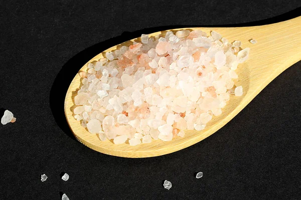 Pink Sea Salt Lies Wooden Spoon Black Background — Stock Photo, Image