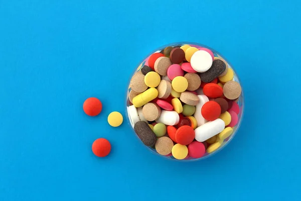 Beaucoup Pilules Multicolores Sur Bol Transparent — Photo