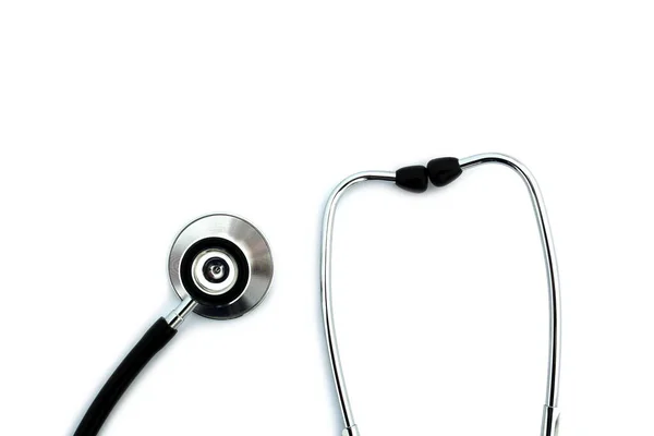Białym Odizolowanym Tle Leży Czarny Stetoskop — Zdjęcie stockowe