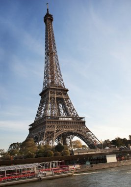 Paris 'te Eyfel Turu