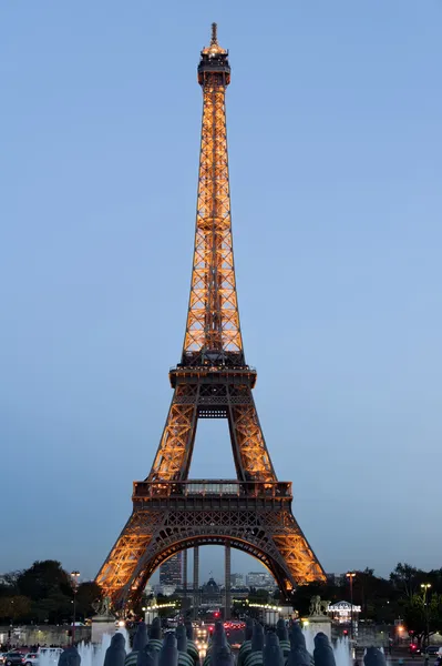 埃菲尔铁塔在晚上-巴黎 — 图库照片