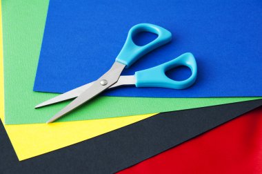 renkli kağıt ve makas
