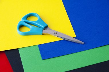 renkli kağıt ve makas