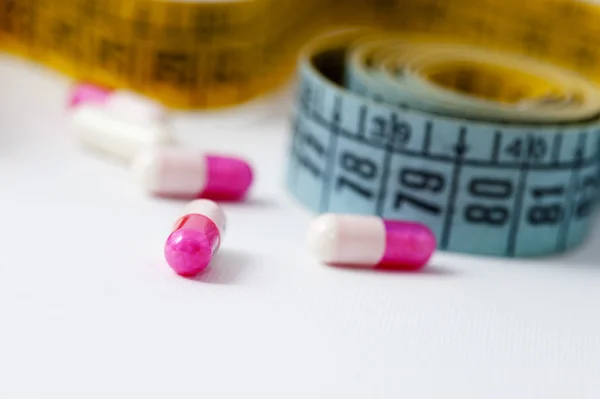 Diet - measuring tape and pills — Stock Photo, Image