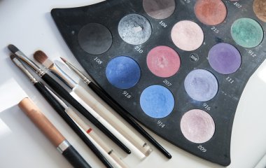 kalıcı makyaj göz gölgeler