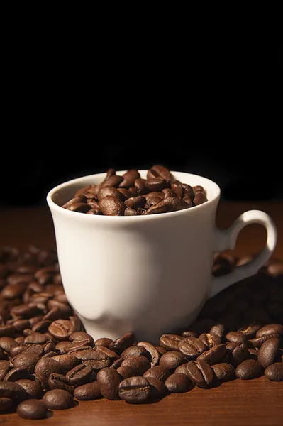 Coffee cup with coffee beans — Stock Photo, Image