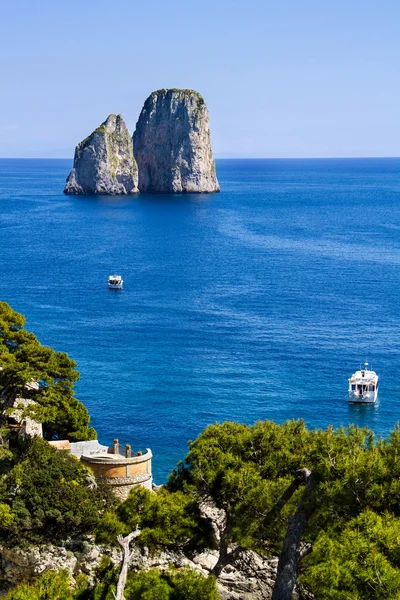 Faraglioni capri Adası - İtalya — Stok fotoğraf