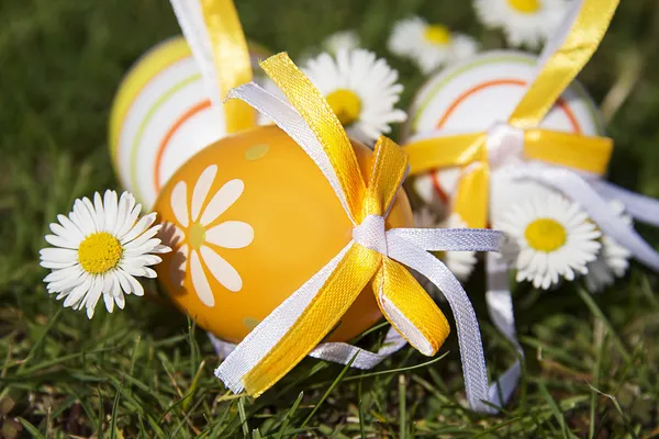 Easter eggs in the garden — Stock Photo, Image