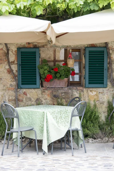 Traditional italian restaurant — Stock Photo, Image