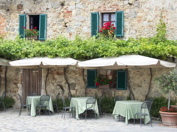 Traditional italian restaurant — Stock Photo, Image