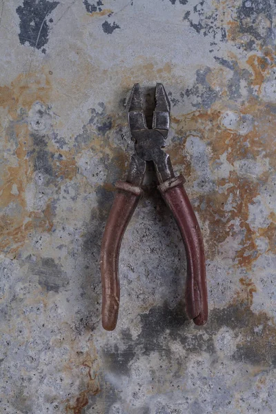 Old Rusty Construction Tools Gray Iron Background — Fotografie, imagine de stoc