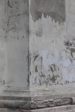 Çatlak ve aşınmalı eski bir duvarın dokusu