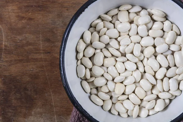 White Beans Close Aluminum White Plate Wooden Kitchen Table — Stock fotografie