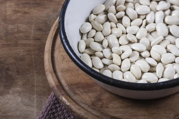 White Beans Close Aluminum White Plate Wooden Kitchen Table — Foto de Stock