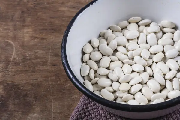 White Beans Close Aluminum White Plate Wooden Kitchen Table — Foto de Stock