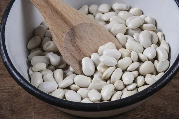 White Beans Close Aluminum White Plate Wooden Kitchen Table — Foto de Stock