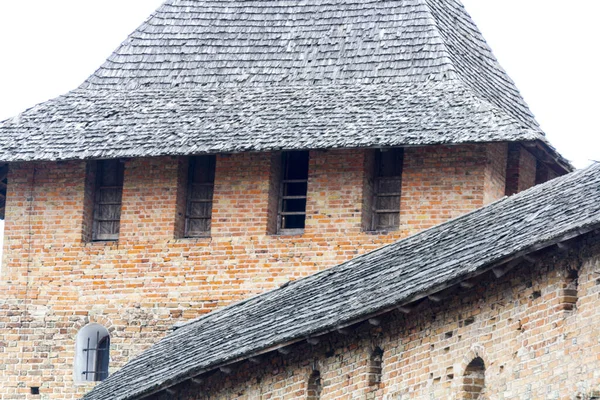 Velho Castelo Medieval Ruínas Rachaduras Fachada Património Arquitectónico Histórico — Fotografia de Stock