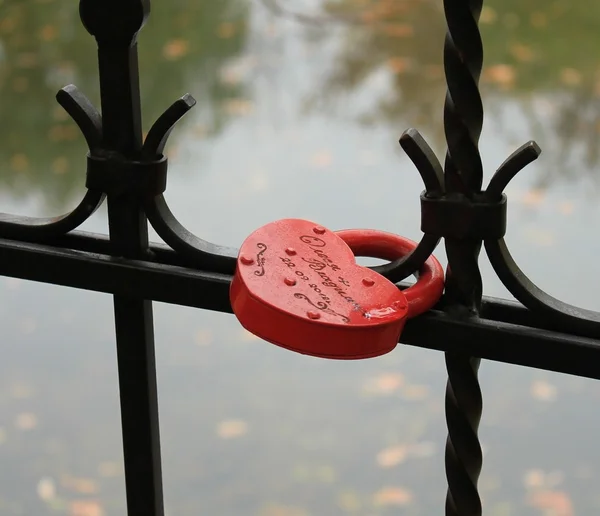 De sluis in een vorm van een hart. symbool van de liefde. Stockfoto