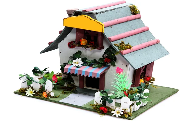 Pequena casa de pássaros de madeira colorida — Fotografia de Stock