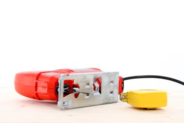 Jigsaw ve tablo üzerinde ölçüm bandı