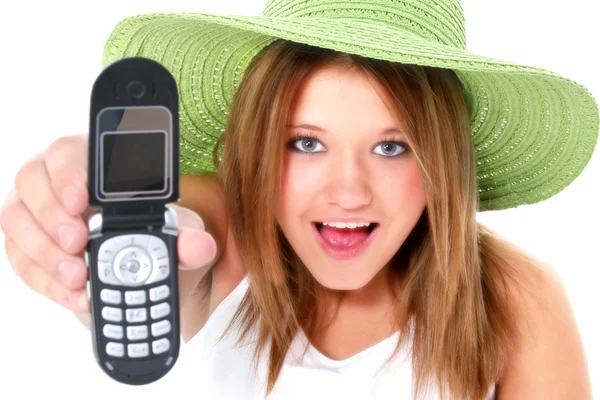 Feliz chica adolescente en sombrero verde con teléfono celular —  Fotos de Stock