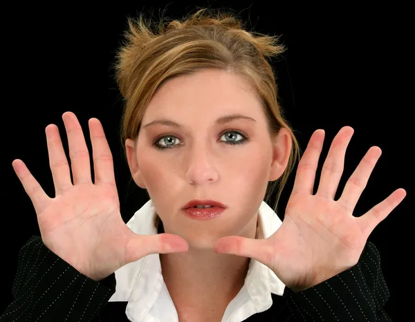 güzel genç iş kadını elle kameraya doğru