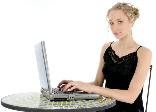 Mulher bonita com laptop — Fotografia de Stock