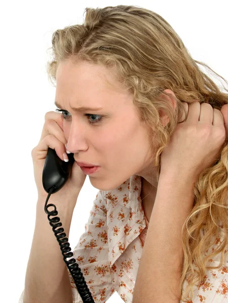 Mignon femme adolescent sur téléphone — Photo