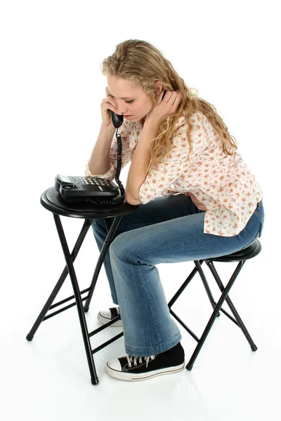 Jolie adolescent fille sur téléphone — Photo