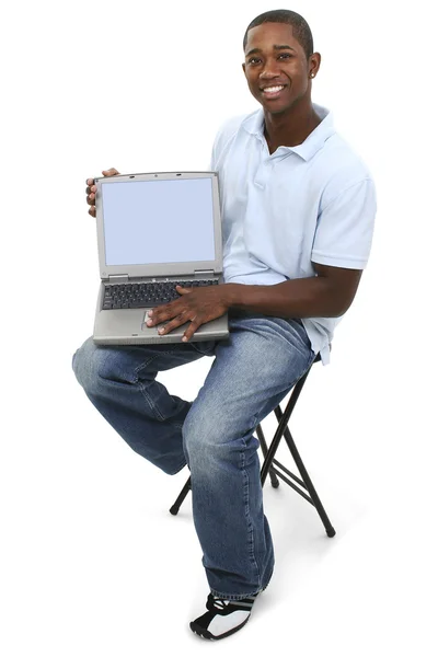 有吸引力的年轻人显示便携式计算机屏幕 — 图库照片