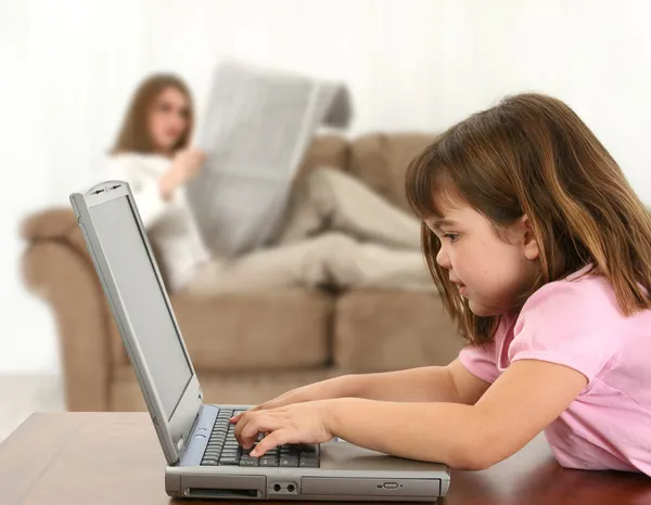 Hora do computador em casa — Fotografia de Stock