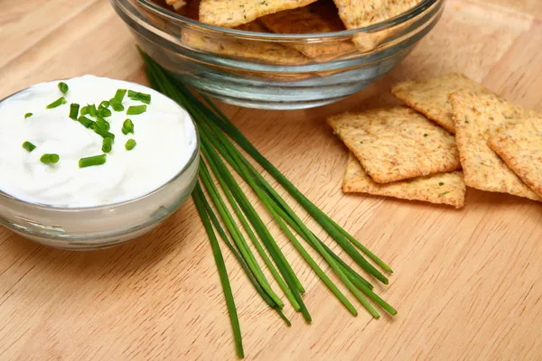 Chives with Crackers and Sour Cream — Stock Photo, Image