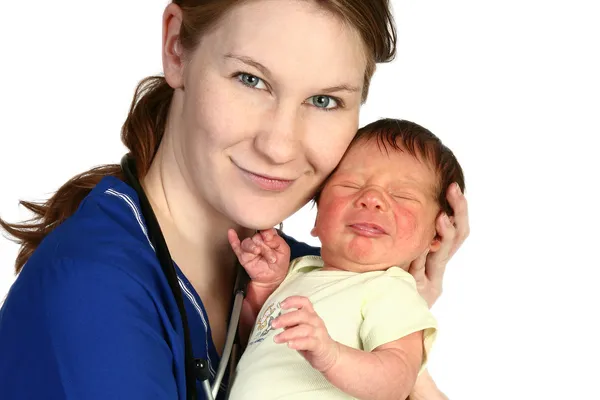 Bebek yenidoğan ve hemşire — Stok fotoğraf